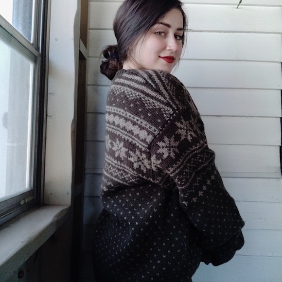 100% WOOL DARK GREEN HOLIDAY SWEATER - Picture 3 of 7